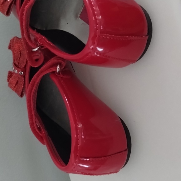 Red Flats Shoes - Picture 5 of 6